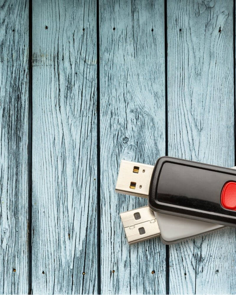 How long does data last on a flash drive?